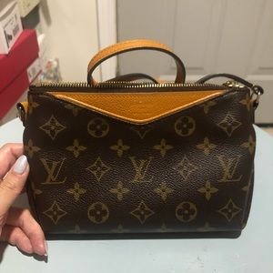 Louis Vuitton Uniform Crossbody Pre-loved